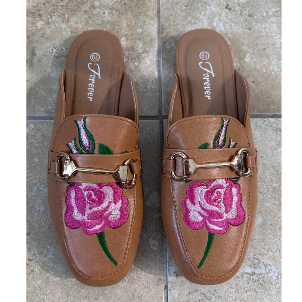 Size 6.5 | New Unique Floral Embroidered Loafers 🌸 Tan Slip-On Mules